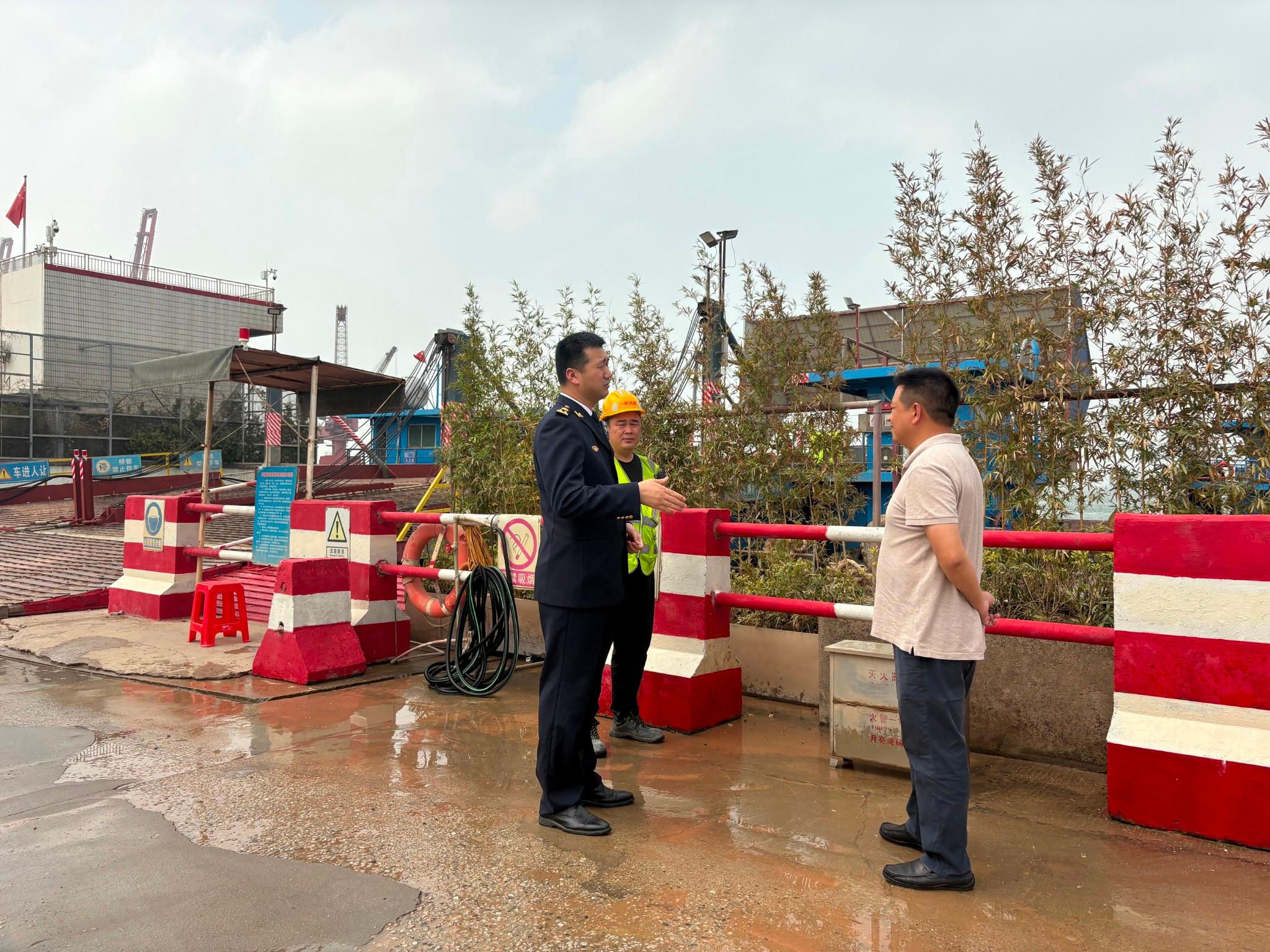 南山海事局多举措做好水上弃土外运复工复产服务保障工作