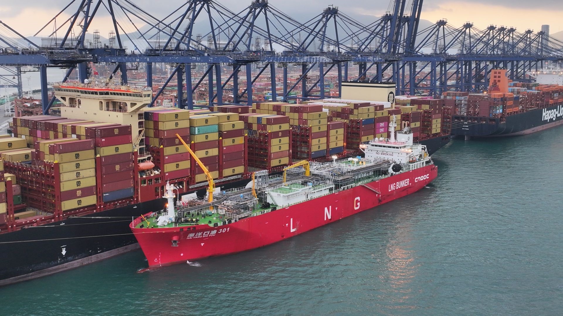 LNG双泊位“喂饱”两艘国际巨轮 盐田港LNG加注服务能力再提升