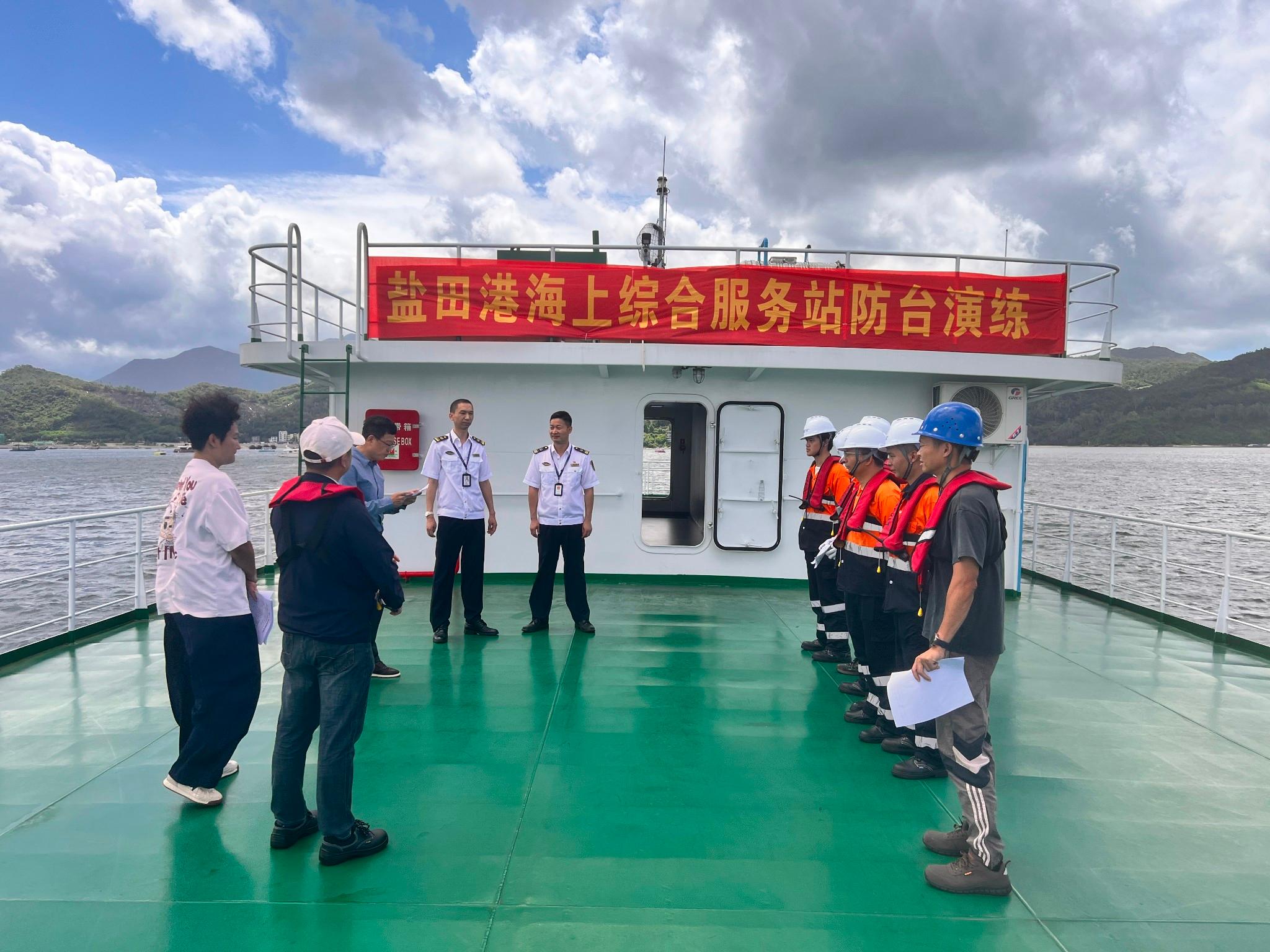 盐田海事局组织开展辖区水上无动力船舶防台紧急撤离实战演练